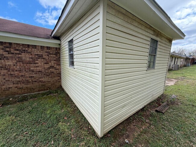Building Photo - 4169 Double Tree St