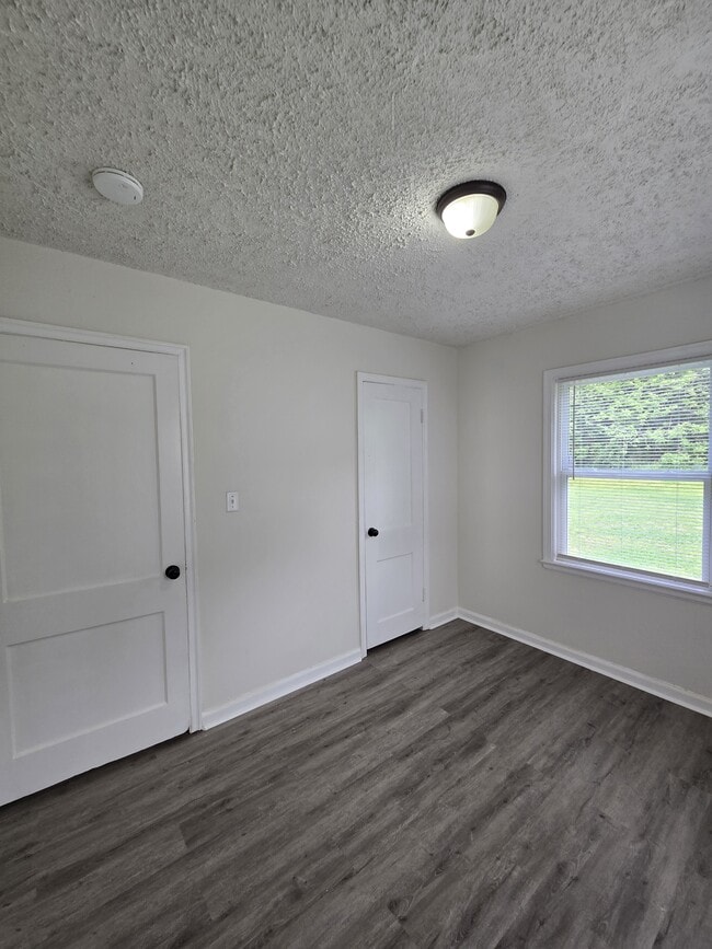 Building Photo - 1040 N Volutsia