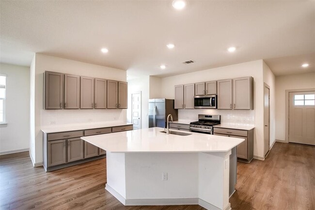 Building Photo - 400 Florenz Ln