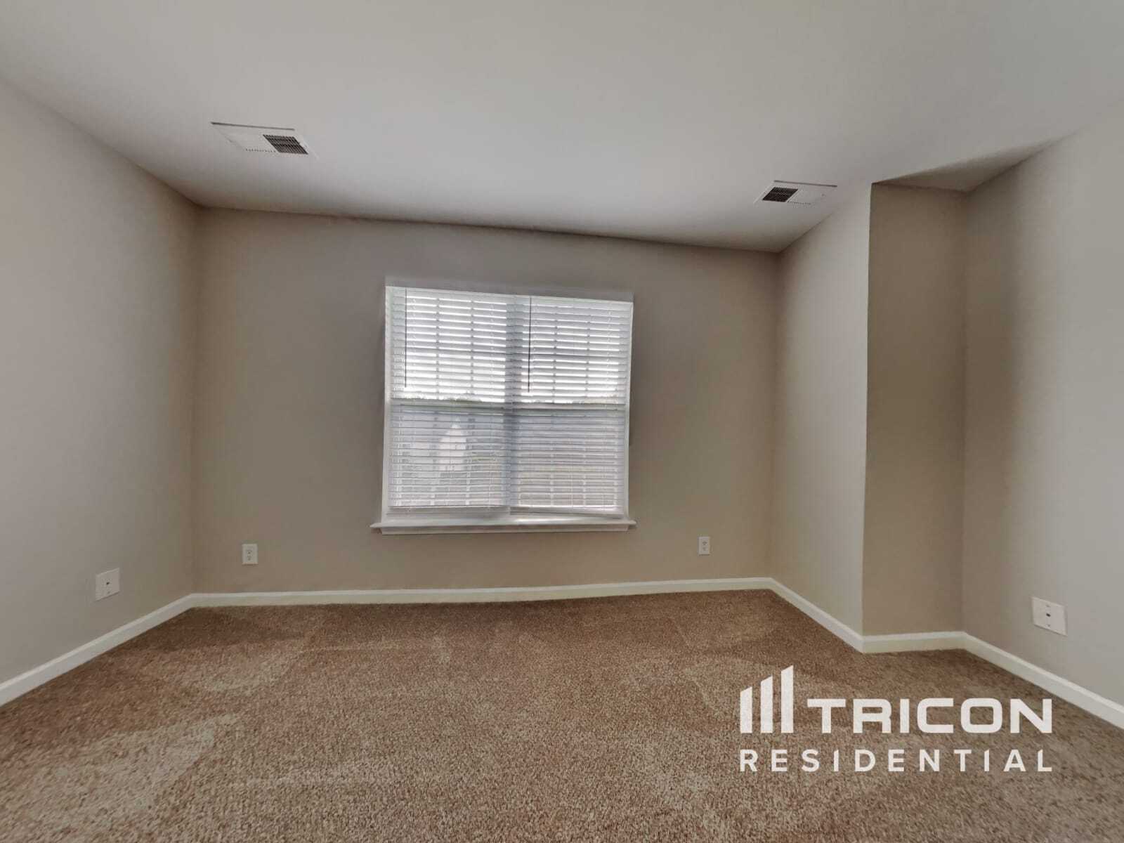 Building Photo - 827 Peachtree Meadows Cir