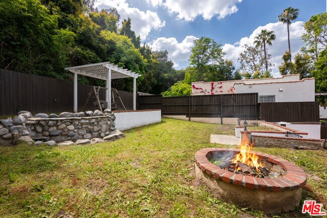 Building Photo - 3740 Lankershim Blvd