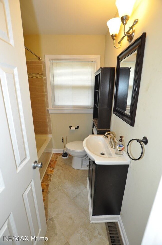 Building Photo - 3 br, 1 bath House - 104 Gumwood Drive