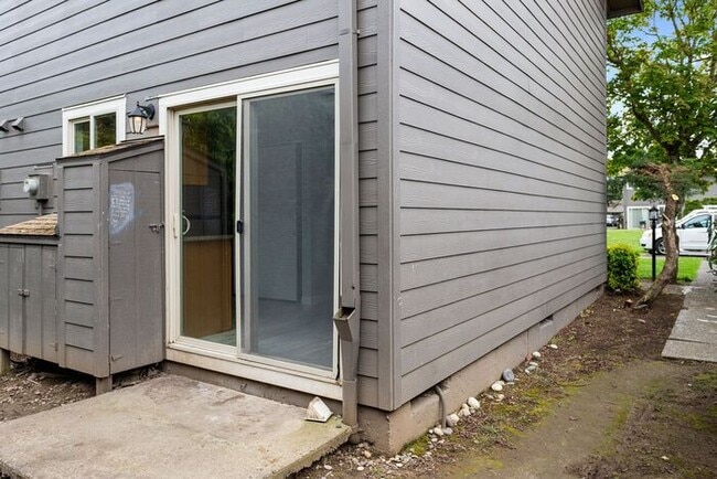 Building Photo - Beautiful soon to be remodeled 2bed/1bath!