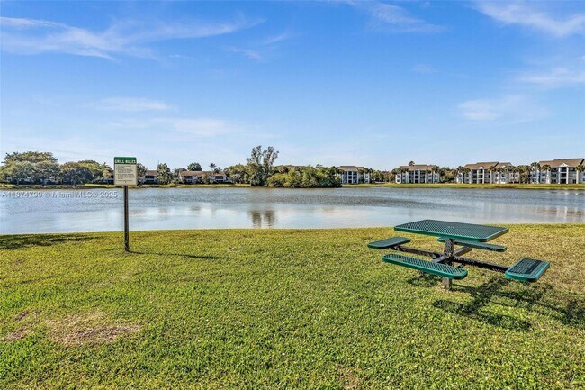 Building Photo - 2890 N Oakland Forest Dr