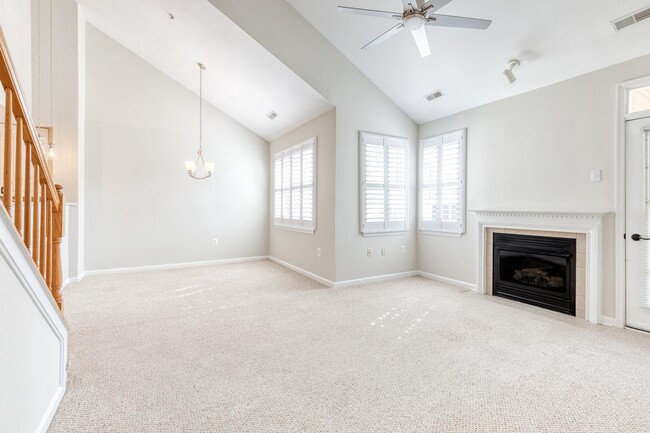 Building Photo - 400 Symphony Cir