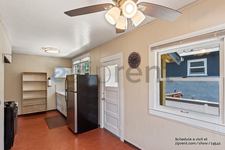 Building Photo - Unit