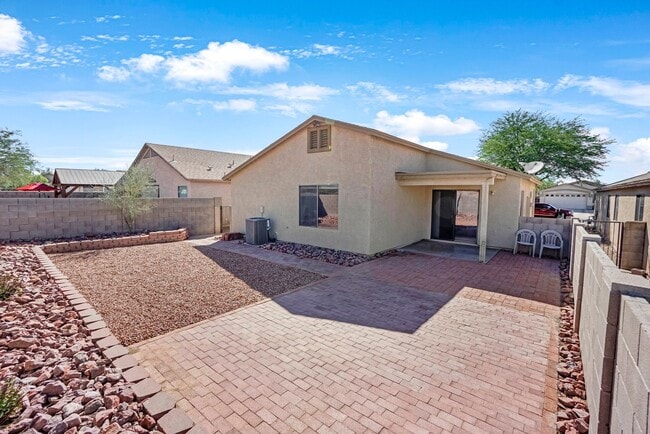 Building Photo - 4663 S Valley Rd