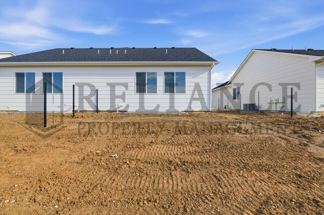 Building Photo - 5247 N Pinecrest Ct