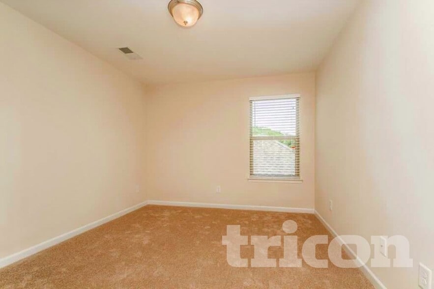 Building Photo - 2153 Cason Ln
