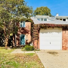 Building Photo - 1302 Mitchem Dr