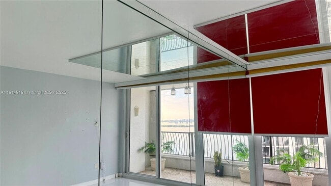 Building Photo - 555 NE 15th St