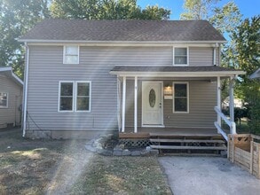 Building Photo - Charming and Spacious Rental Home in El Dorado, KS