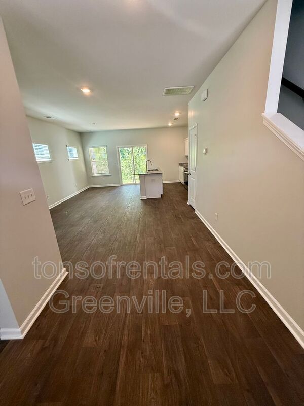 Building Photo - 121 Pendleton Place Way