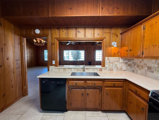 Building Photo - 161 Palm Ct Dr