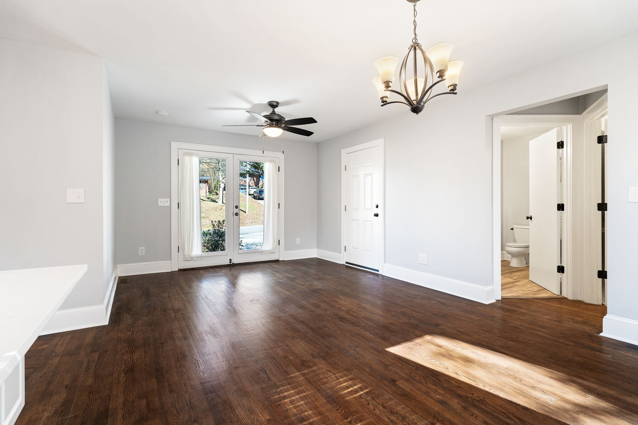 Family Room - 415 Hudson St
