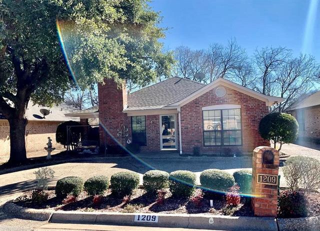 Primary Photo - 1209 Meadow Ridge Dr