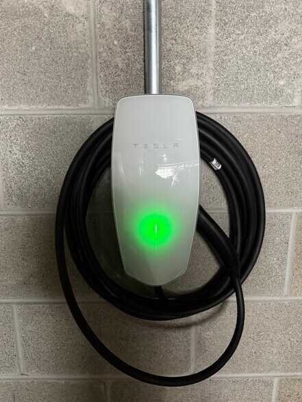 Tesla Dedicated Charger - 659 W Randolph St
