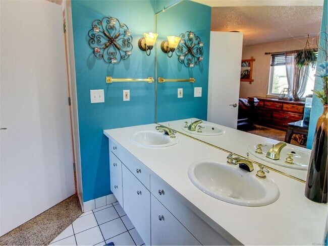 Building Photo - 854 S Rifle Way