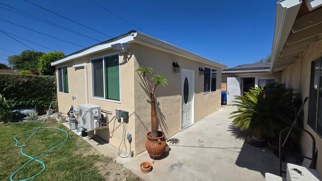 Primary Photo - 1819 N Frederic St