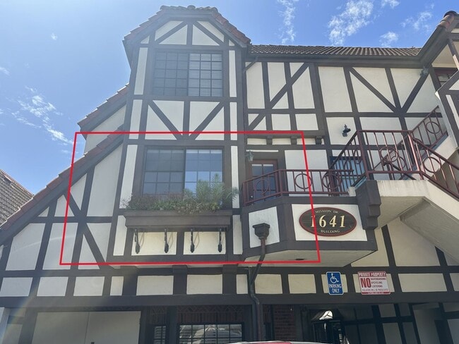 Building Photo - 1641
