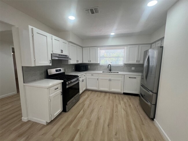 Building Photo - 6829 Driftwood St