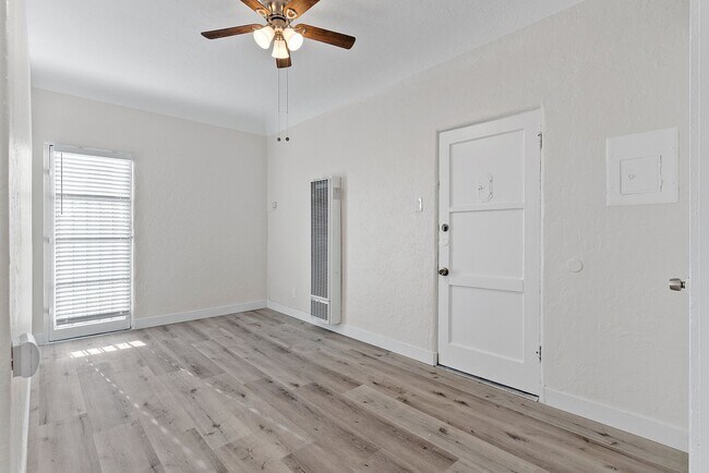 Interior Photo - 722-726 Maine Avenue
