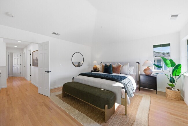 Building Photo - 15 Aaron Dr