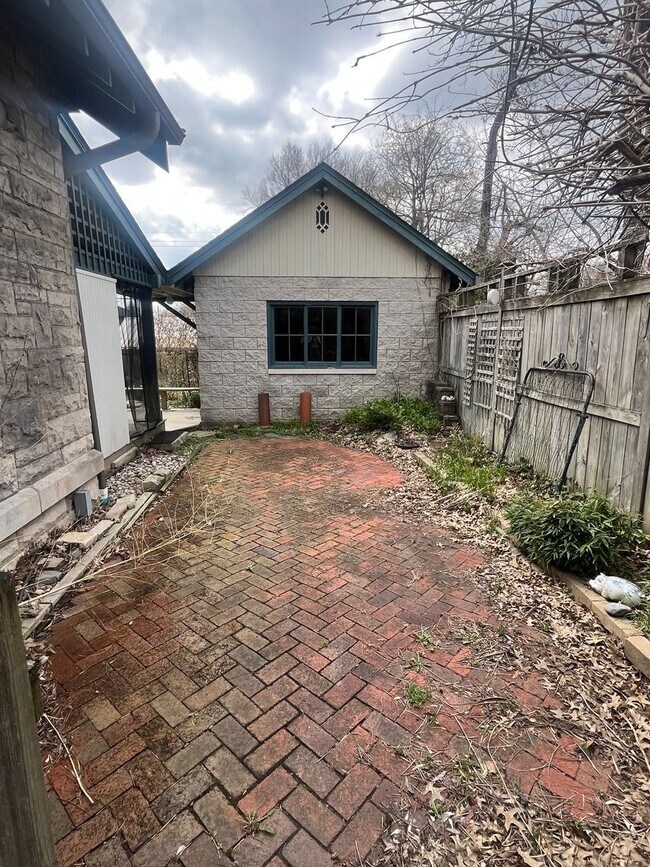 Building Photo - 710 S Fess Ave