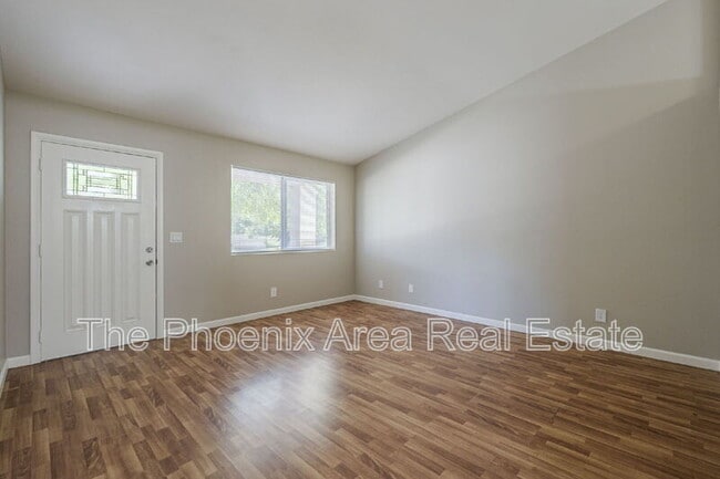 Building Photo - 875 S Nebraska St