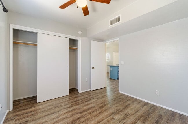 Building Photo - Remodeled duplex