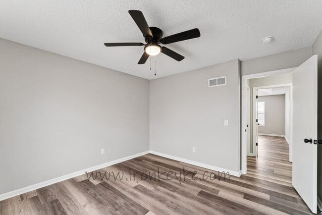 Building Photo - 6620 W 152nd St