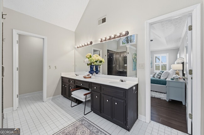 Building Photo - 4229 N Mountain Rd NE