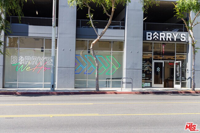 Building Photo - 1112 N Olive Dr