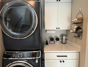 Building Photo - 3617 Mykonos Dr