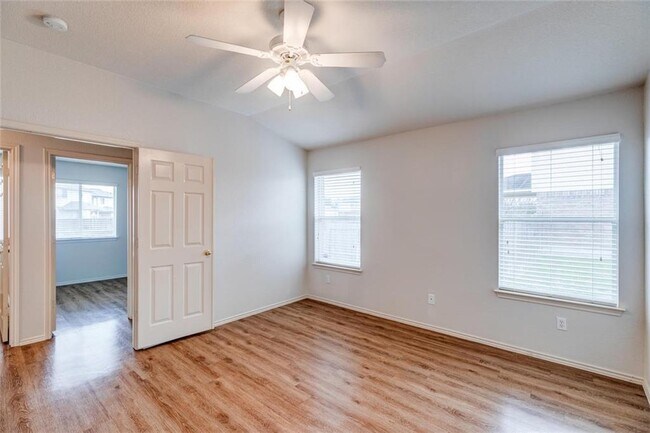 Building Photo - 405 Fort Thomas Pl