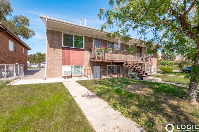 Building Photo - 1600 Ivy Cir