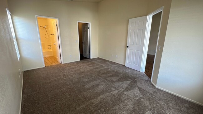 Building Photo - (APPLICATION PENDING) East Lancaster Home