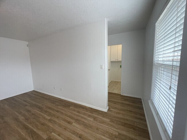 Building Photo - 5555 Mansfield Pl NW
