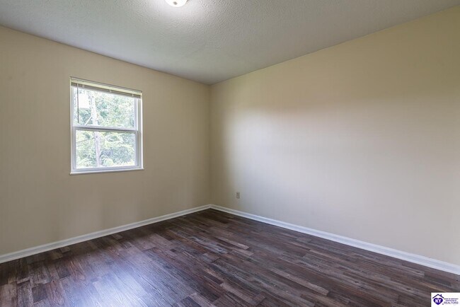 Building Photo - 390 W Elm Rd