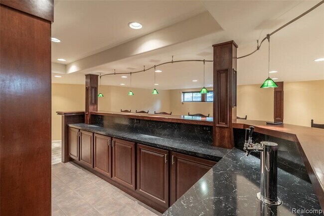 Building Photo - 24084 Westmont Dr