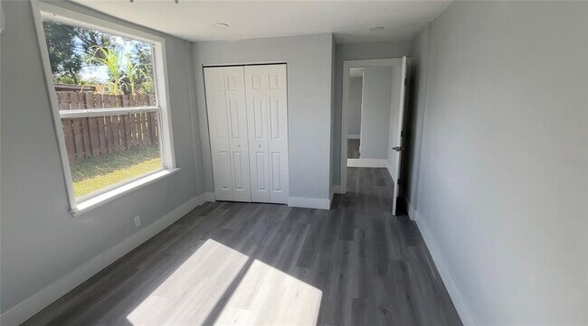 Building Photo - 2105 N Allendale Ave