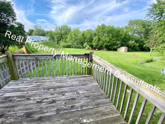Building Photo - Lee's Summit 2 Bedroom Duplex