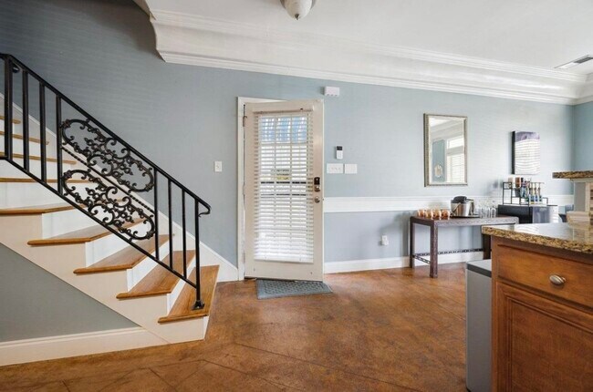 Building Photo - 2065 Peabody Ave