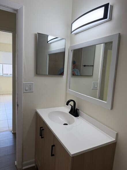 Building Photo - 2047 NW 56th Ave