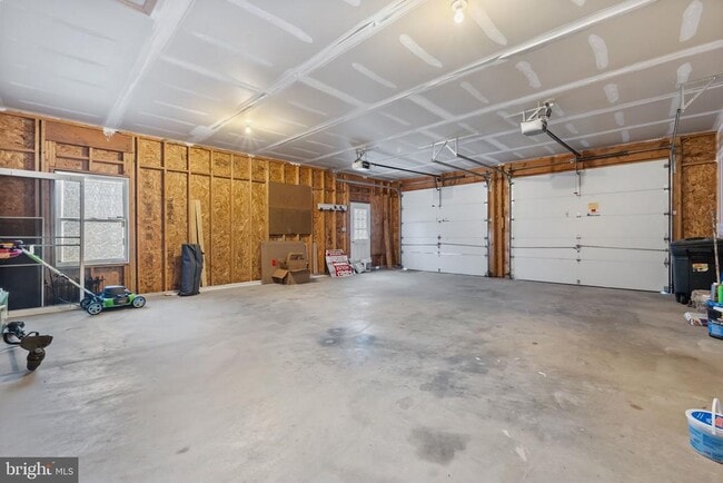 Building Photo - 100 Woodlands Ln
