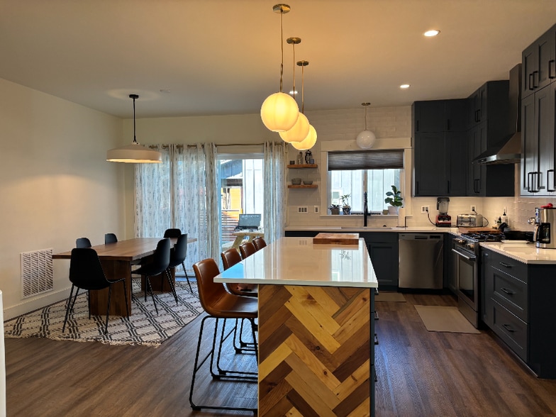 Building Photo - 4451 Alexander St