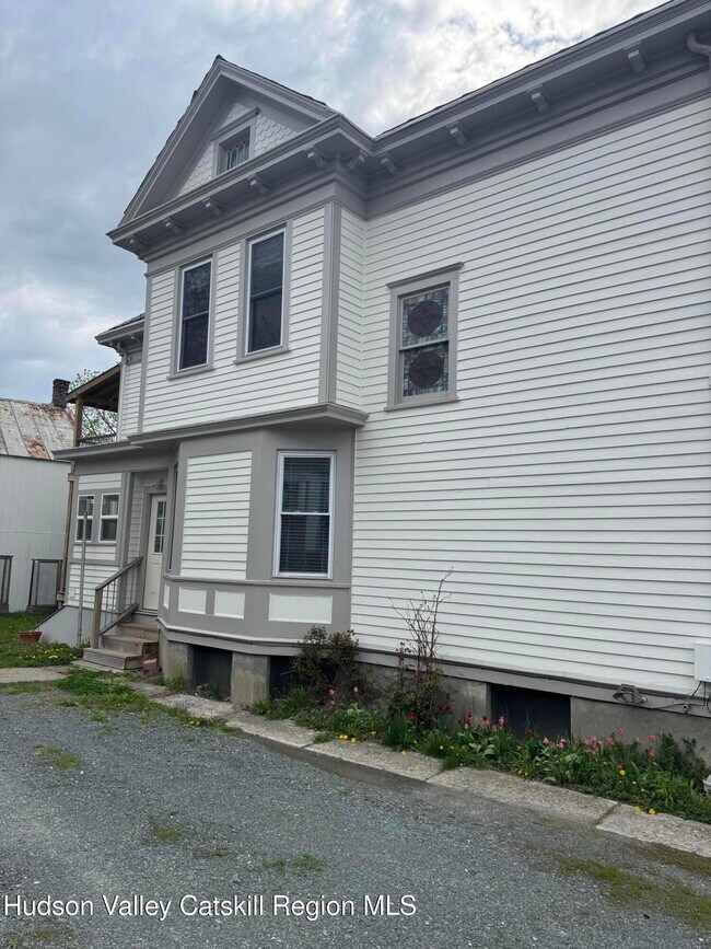 Building Photo - 817 Columbia St