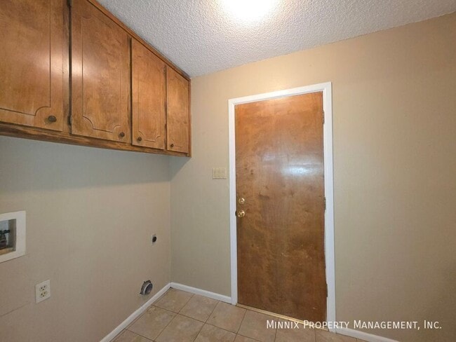 Building Photo - 4800 Dentcrest Dr