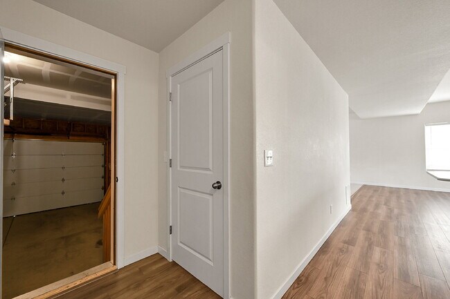 Building Photo - $2,650 - 3 Bed, 2.5 Bath Home in Co Spring...