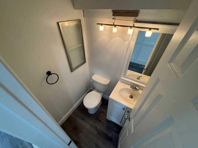 Building Photo - Relaxing 3 Bed 2.5 Bath Single Family Home...